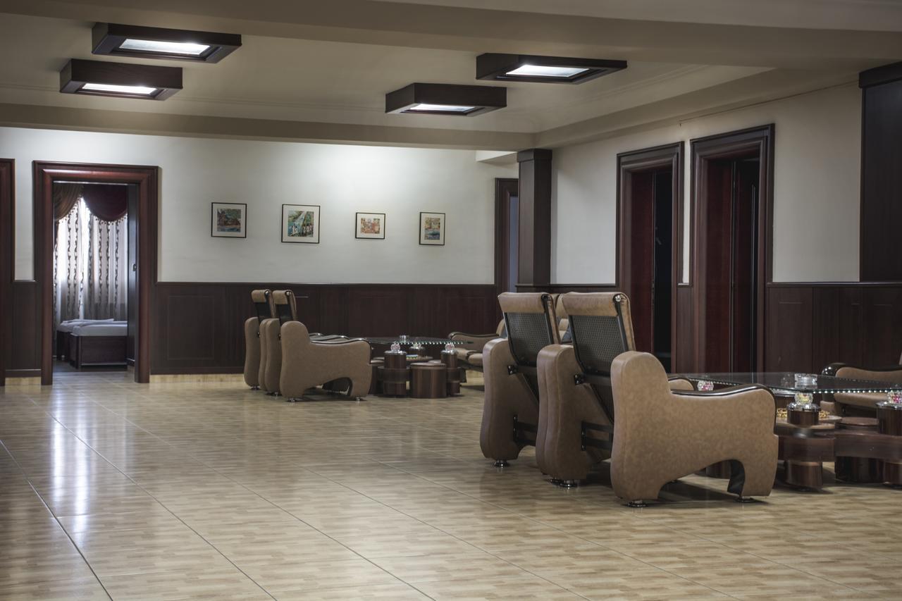 King Hotel Pejë Esterno foto