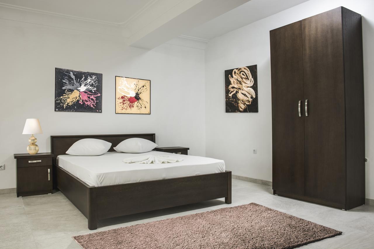 King Hotel Pejë Esterno foto