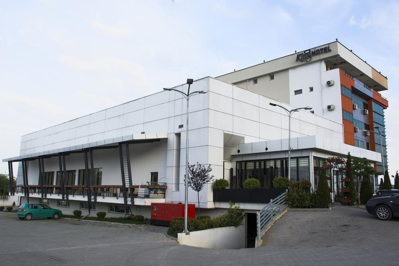 King Hotel Pejë Esterno foto