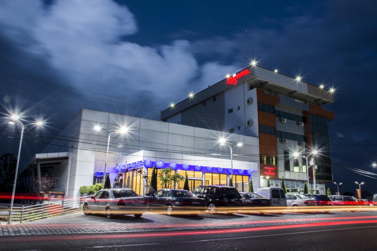 King Hotel Pejë Esterno foto